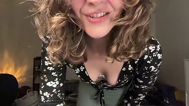 leahsparkles online show from April 30, 3:02 am