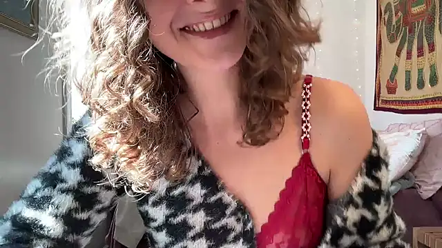 leahsparkles online show from March 3, 4:15 pm
