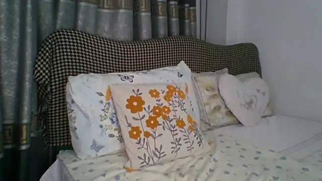 Snapshot of LeydiLi chatting on July 14, 5:19 pm LeydiLi online show from July 14, 5:19 pm