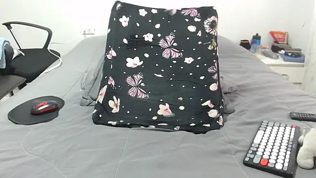 Girlhornyx online show from October 21, 7:35 pm