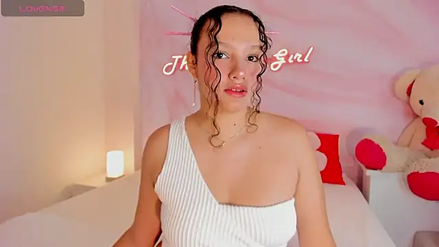 Snapshot of LucyLovelyy chatting on September 15, 6:52 pm LucyLovelyy online show from September 15, 6:52 pm