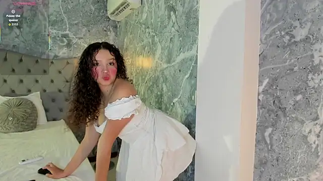 LucyLovelyy online show from November 23, 2:10 am