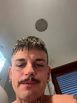 Snapshot of D3V0Z chatting on October 6, 6:58 am D3V0Z online show from October 6, 6:58 am