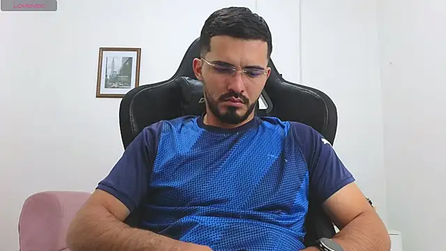 Snapshot of Massimoo_07 chatting on November 11, 6:14 pm Massimoo 07 online show from November 11, 6:14 pm