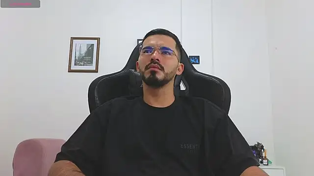 Snapshot of Massimoo_07 chatting on November 12, 4:00 pm Massimoo 07 online show from November 12, 4:00 pm