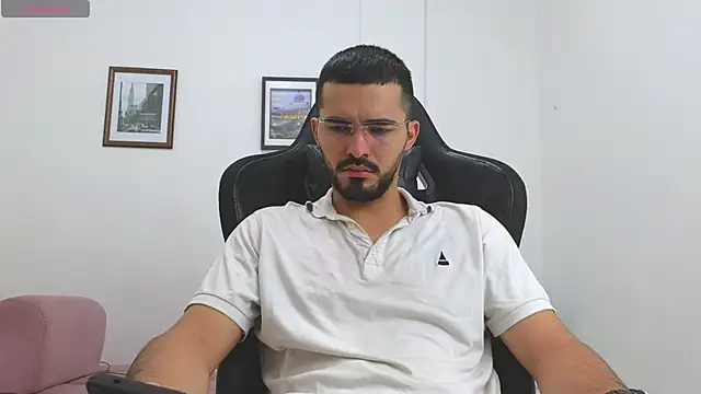 Snapshot of Massimoo_07 chatting on November 25, 2:50 pm Massimoo 07 online show from November 25, 2:50 pm