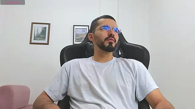 Snapshot of Massimoo_07 chatting on November 29, 3:12 pm Massimoo 07 online show from November 29, 3:12 pm