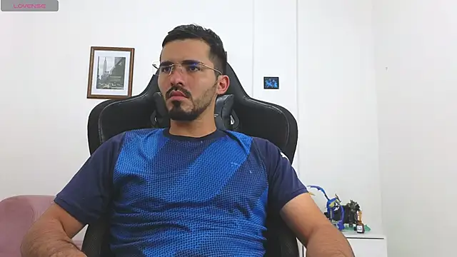 Snapshot of Massimoo_07 chatting on October 30, 7:44 pm Massimoo 07 online show from October 30, 7:44 pm