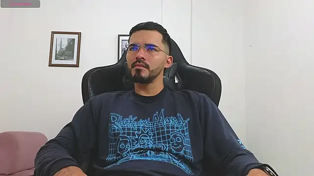 Snapshot of Massimoo_07 chatting on November 8, 5:49 pm Massimoo 07 online show from November 8, 5:49 pm