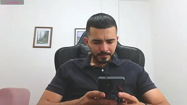 Snapshot of Massimoo_07 chatting on November 20, 7:58 pm Massimoo 07 online show from November 20, 7:58 pm