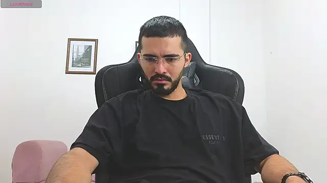 Snapshot of Massimoo_07 chatting on December 3, 4:39 pm Massimoo 07 online show from December 3, 4:39 pm