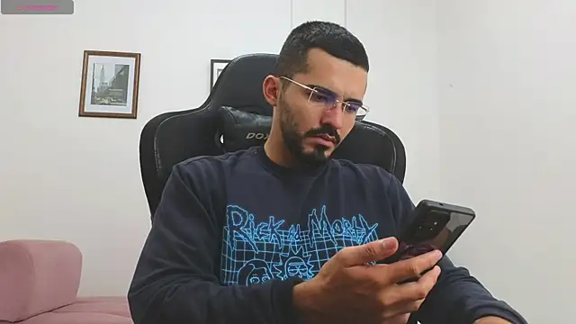 Snapshot of Massimoo_07 chatting on November 26, 6:08 pm Massimoo 07 online show from November 26, 6:08 pm