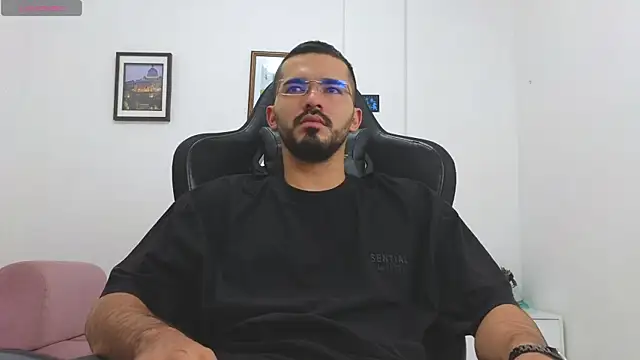 Snapshot of Massimoo_07 chatting on December 16, 4:22 pm Massimoo 07 online show from December 16, 4:22 pm