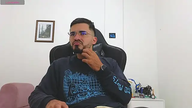 Snapshot of Massimoo_07 chatting on November 7, 7:29 pm Massimoo 07 online show from November 7, 7:29 pm