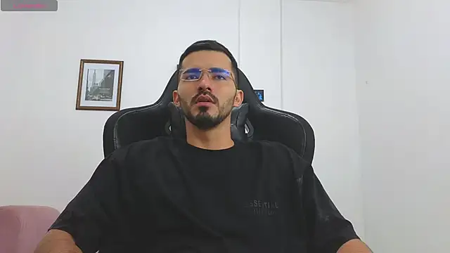 Snapshot of Massimoo_07 chatting on October 27, 3:02 pm Massimoo 07 online show from October 27, 3:02 pm