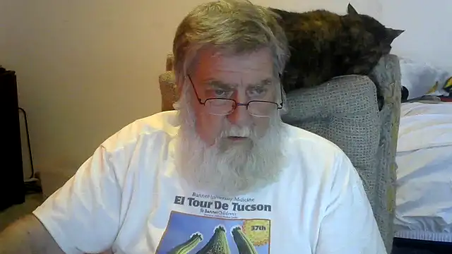 viejo oso online show from June 7, 10:15 pm