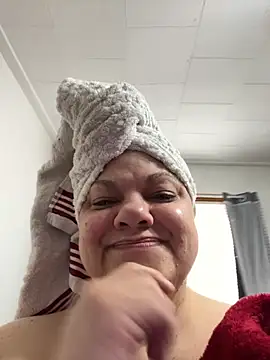 Snapshot of Luciouslouise72@xh chatting on October 11, 4:41 pm Luciouslouise72xh online show from October 11, 4:41 pm
