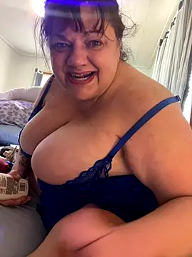 Snapshot of Luciouslouise72@xh chatting on October 3, 9:27 pm Luciouslouise72xh online show from October 3, 9:27 pm