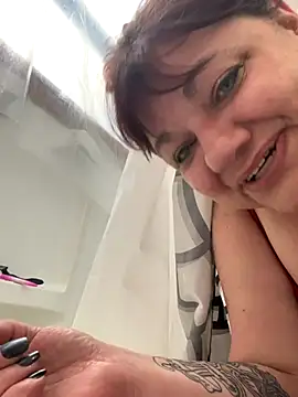 Snapshot of Luciouslouise72@xh chatting on October 9, 8:53 pm Luciouslouise72xh online show from October 9, 8:53 pm
