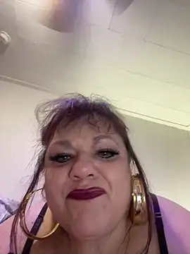 Luciouslouise72xh online show from November 28, 11:49 pm