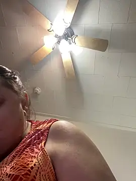 Luciouslouise72xh online show from January 7, 11:32 pm