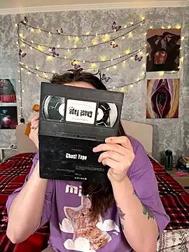 Snapshot of Sabrina_shells chatting on December 18, 10:52 am Sabrina shells online show from December 18, 10:52 am