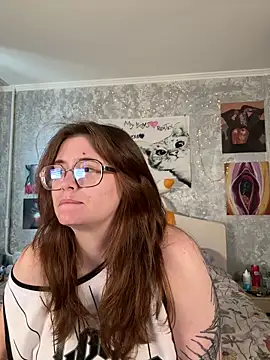 Snapshot of Sabrina_shells chatting on October 8, 10:17 am Sabrina shells online show from October 8, 10:17 am