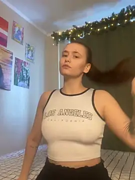 Snapshot of Sabrina_shells chatting on March 22, 3:30 am Sabrina shells online show from March 22, 3:30 am