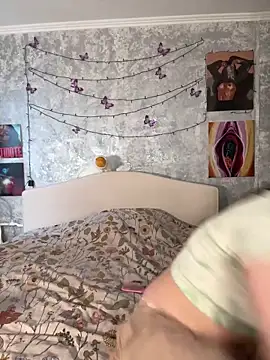 Snapshot of Sabrina_shells chatting on December 5, 10:14 am Sabrina shells online show from December 5, 10:14 am