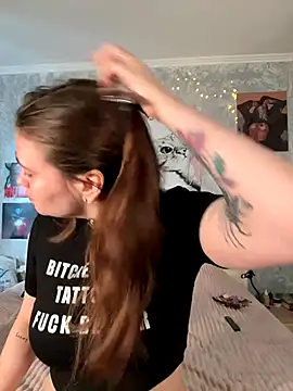 Snapshot of Sabrina_shells chatting on October 11, 11:11 am Sabrina shells online show from October 11, 11:11 am