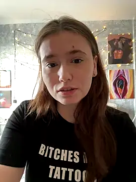 Snapshot of Sabrina_shells chatting on November 13, 10:30 am Sabrina shells online show from November 13, 10:30 am