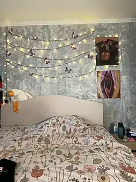 Snapshot of Sabrina_shells chatting on November 30, 10:27 am Sabrina shells online show from November 30, 10:27 am