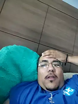 cloudy couple444 online show from April 20, 3:57 pm