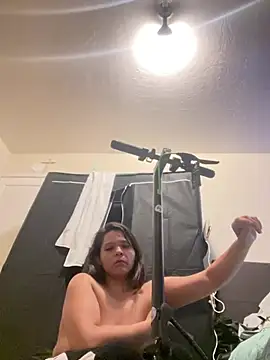 Snapshot of Dnasty1408 chatting on December 30, 2:42 am Dnasty1408 online show from December 30, 2:42 am