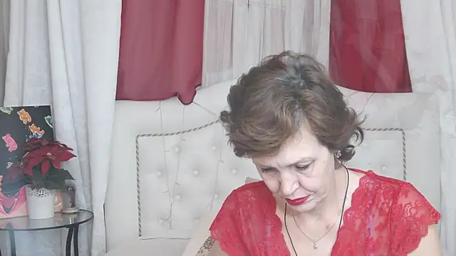 Snapshot of SilviaHart chatting on October 10, 1:01 pm SilviaHart online show from October 10, 1:01 pm