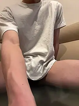 miichannnnn online show from February 26, 6:40 am