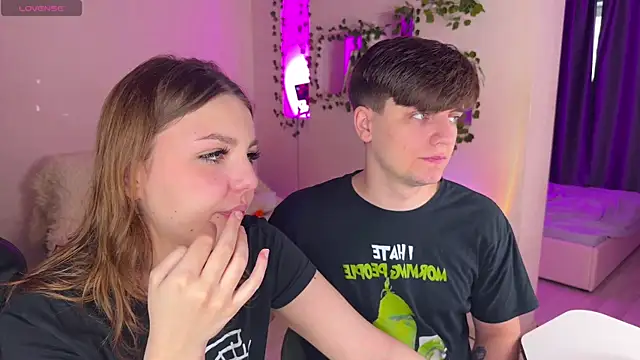 RobertAndLinela online show from December 20, 10:07 am