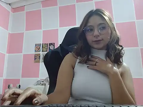 Snapshot of Paulina_mosh chatting on February 22, 12:40 pm Paulina mosh online show from February 22, 12:40 pm