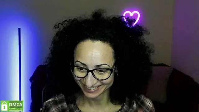 Snapshot of Arianasweety23 chatting on March 17, 12:32 am Arianasweety23 online show from March 17, 12:32 am
