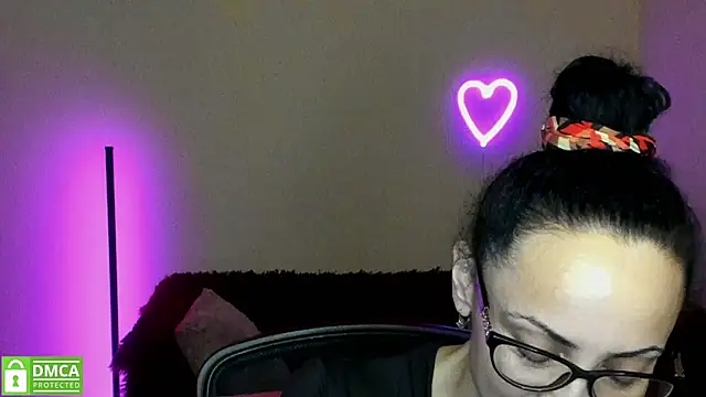 Snapshot of Arianasweety23 chatting on February 28, 12:43 am Arianasweety23 online show from February 28, 12:43 am
