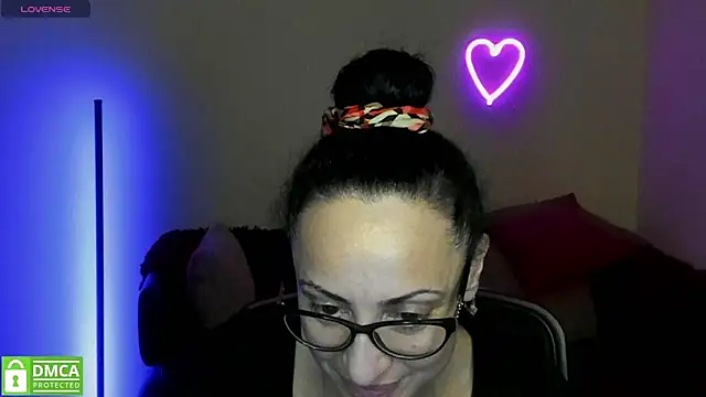 Snapshot of Arianasweety23 chatting on March 14, 12:43 am Arianasweety23 online show from March 14, 12:43 am