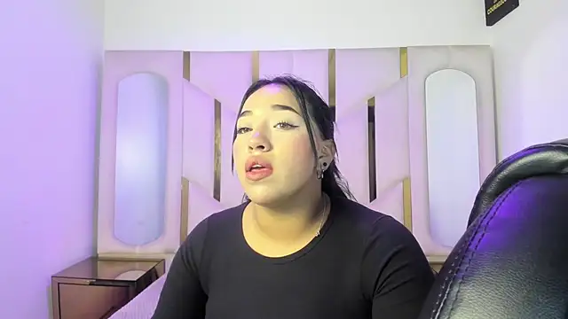 IsabellRodriguez18 online show from May 16, 2:54 am