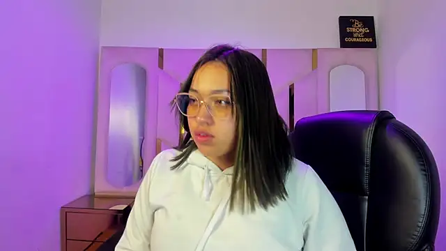 IsabellRodriguez18 online show from April 10, 3:46 am
