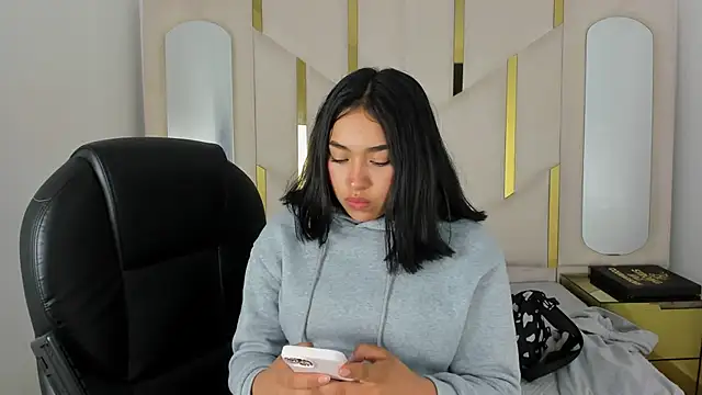 IsabellRodriguez18 online show from October 1, 3:11 am