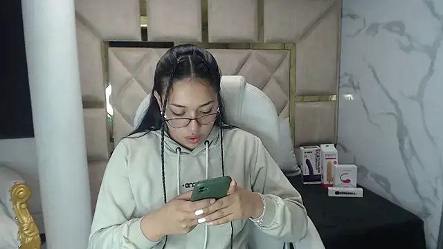 IsabellRodriguez18 online show from March 9, 3:54 am