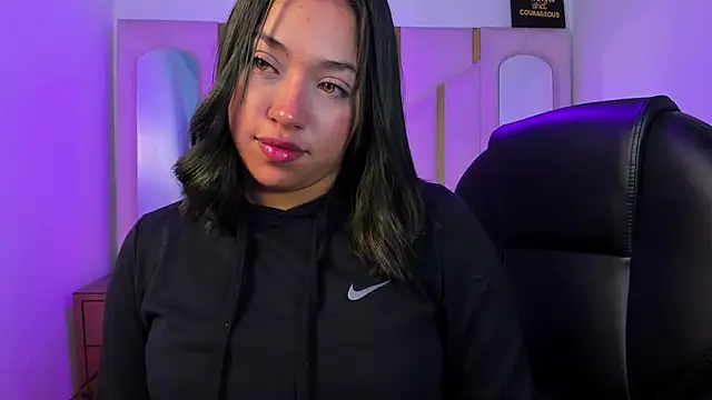 IsabellRodriguez18 online show from April 3, 3:24 am