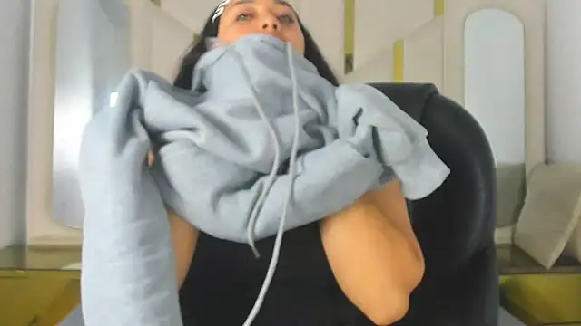 IsabellRodriguez18 online show from November 24, 3:17 am