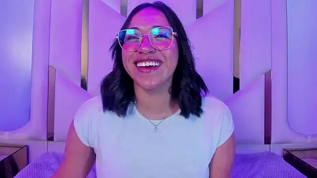 IsabellRodriguez18 online show from April 15, 3:23 am