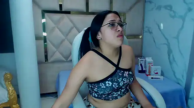 IsabellRodriguez18 online show from March 8, 8:00 am