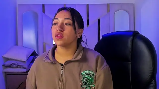 IsabellRodriguez18 online show from March 7, 4:08 am